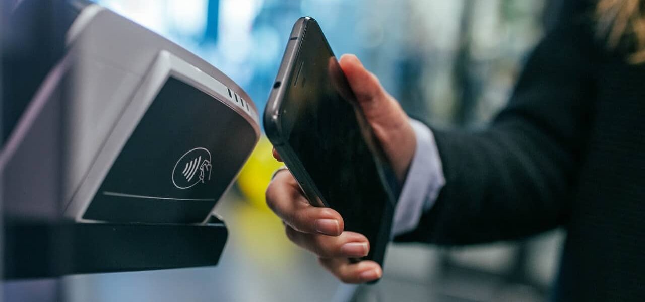 NFC platba pomocí mobilního telefonu